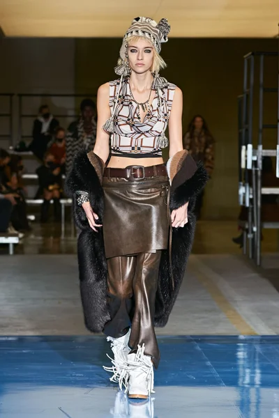 Look 9